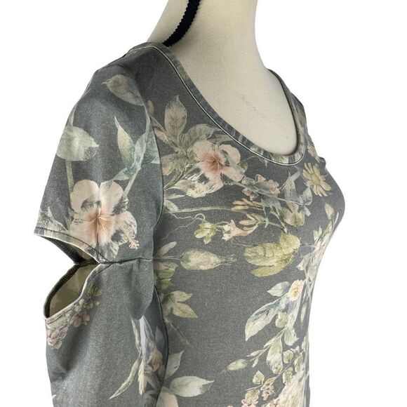 Chaser Women’s floral bodysuit top with slits on sleeves size medium - Picture 2 of 5